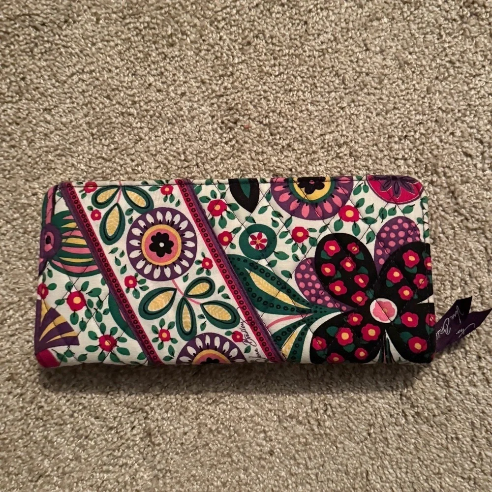 Vera Bradley NEW Viva La Vera Travel Wallet - Picture 5 of 6